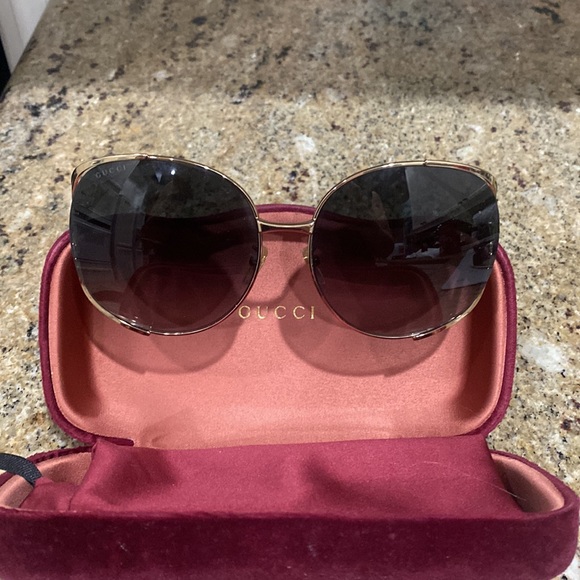 Gucci Sunglasses!! - Picture 4 of 7